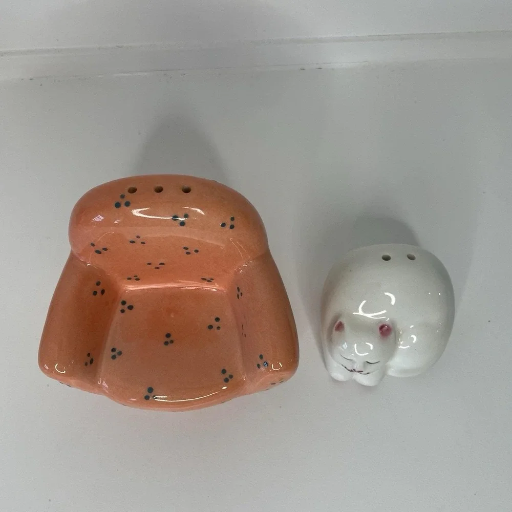 Sleeping White Cat Armchair Ceramic Vintage Salt And Pepper Shaker Clay Art 3